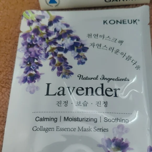 Garmin Vivofit Bands in Red and Blue with Accessories - Picture 11 of 12